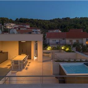 4 Bedroom Luxury Villa with Heated Pool and boat mooring, Ciovo near Trogir – Sleeps 8